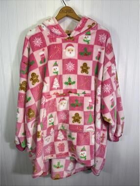 THROWZY Marlo Lorenz  Christmas Allover Print Holiday Santa Gingerbread Holly OS
